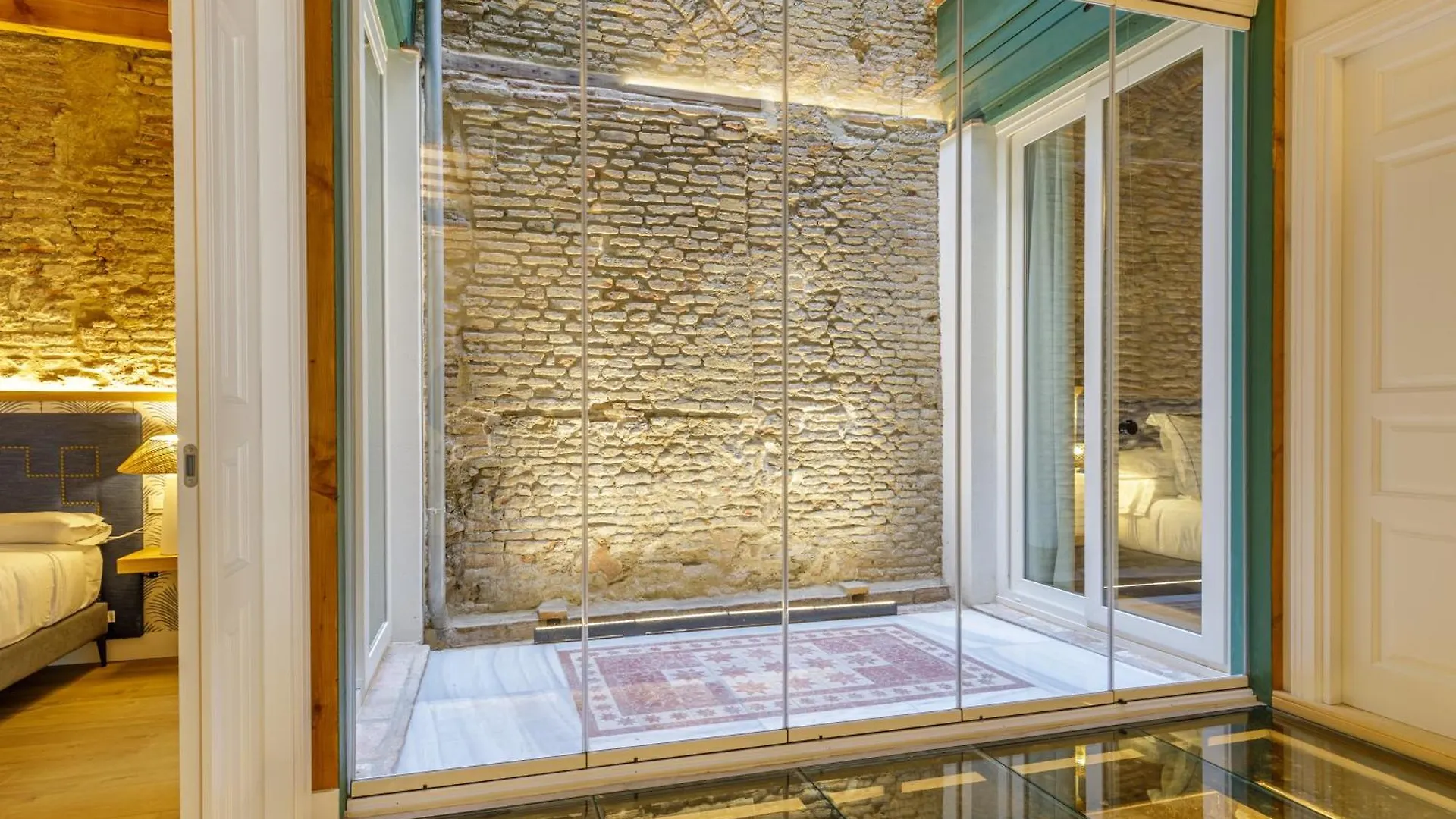 Palacio Vegafuente By Caleta Homes Malaga