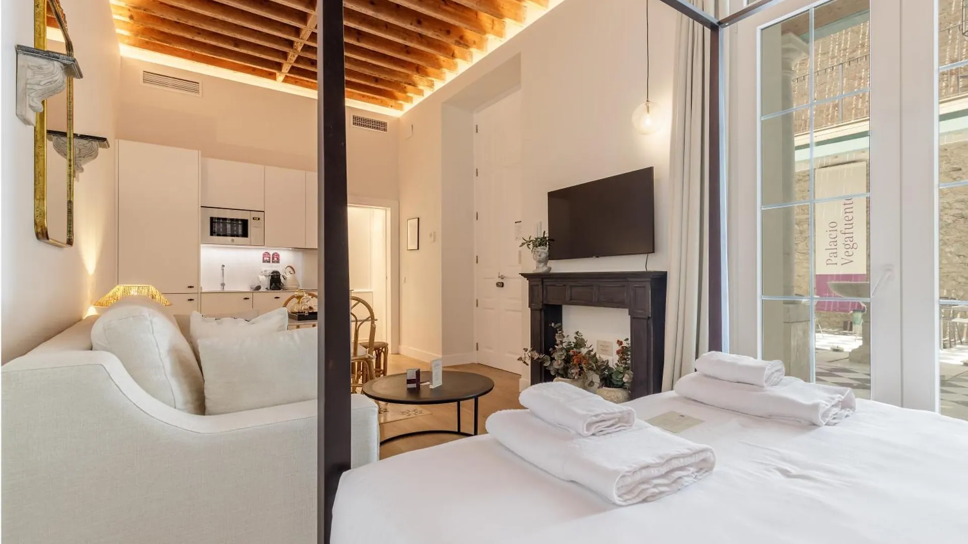 Palacio Vegafuente By Caleta Homes Malaga