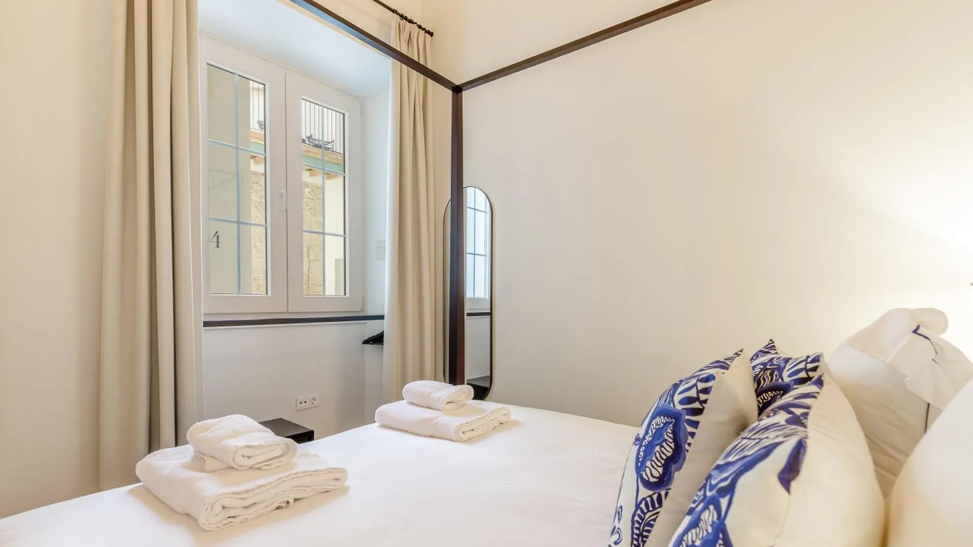 Palacio Vegafuente By Caleta Homes Malaga