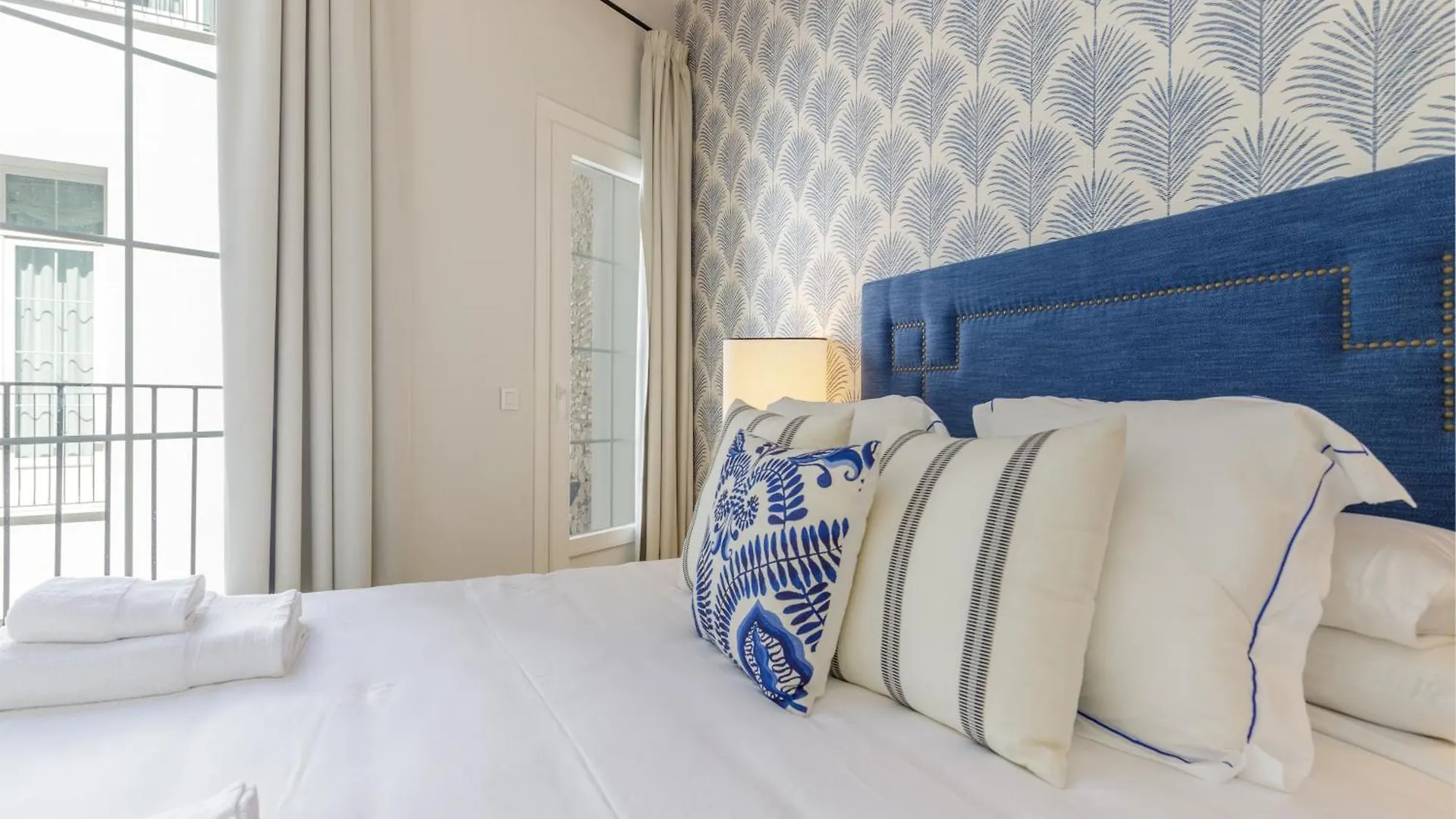 Palacio Vegafuente By Caleta Homes Malaga